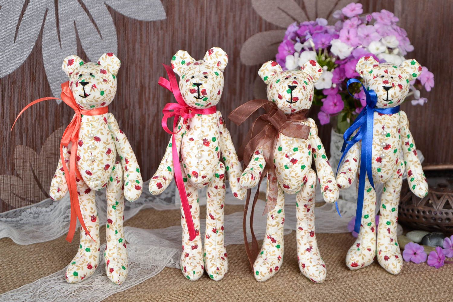 Peluches ours 4 Jouets enfant fait main blancs motif multicolore Cadeau original photo 1