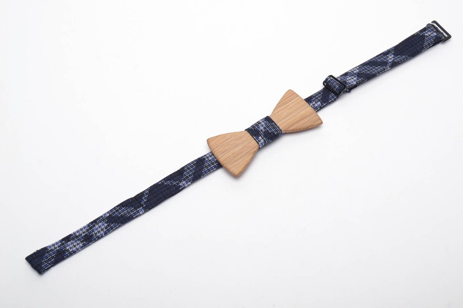 Деревянный галстук-бабочка стильный фото 3