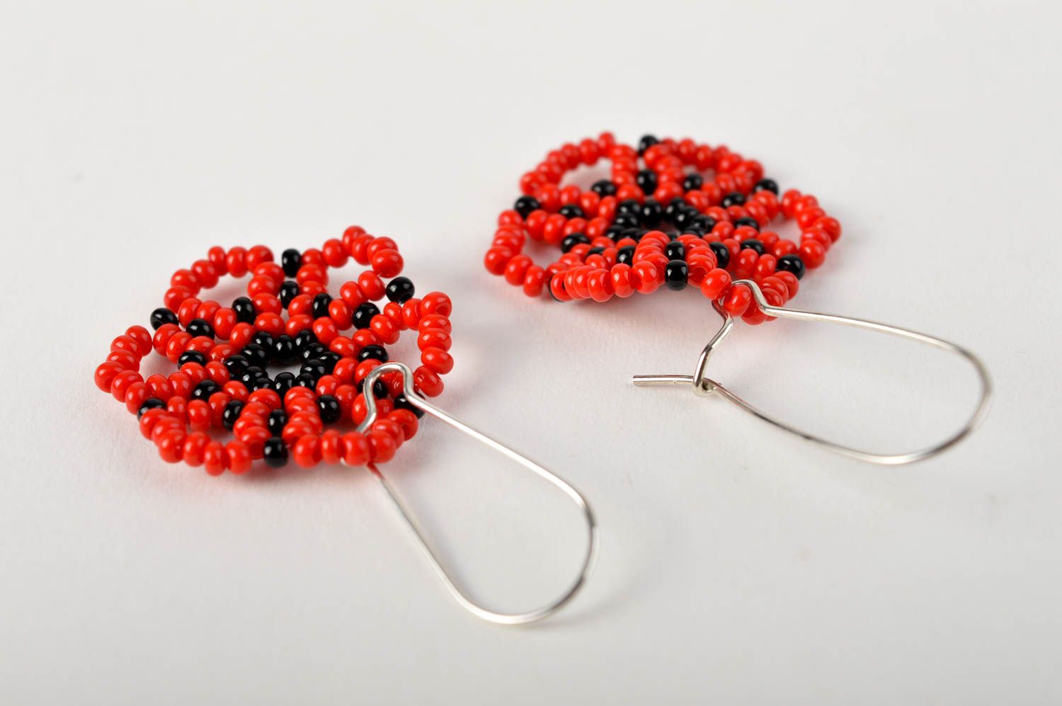 Handmade Schmuck aus Rocailles lange Ohrringe Geschenk für Frauen Blumen schön foto 3