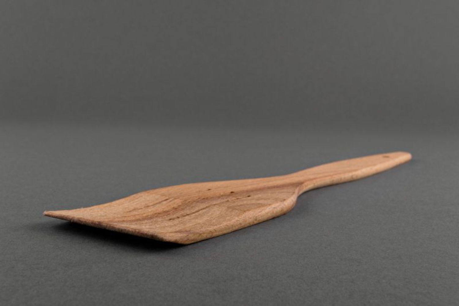 Кухонная деревянная лопатка с прорезями фото 4