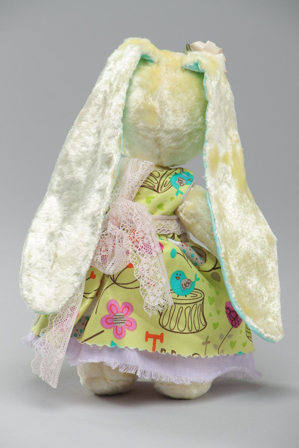 Juguete artesanal para niños conejita de peluche en vestido hermoso  foto 4