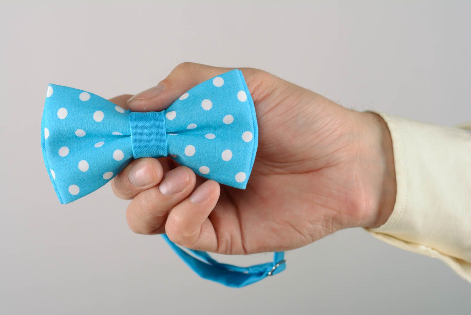 Polka-dotted bow tie photo 5
