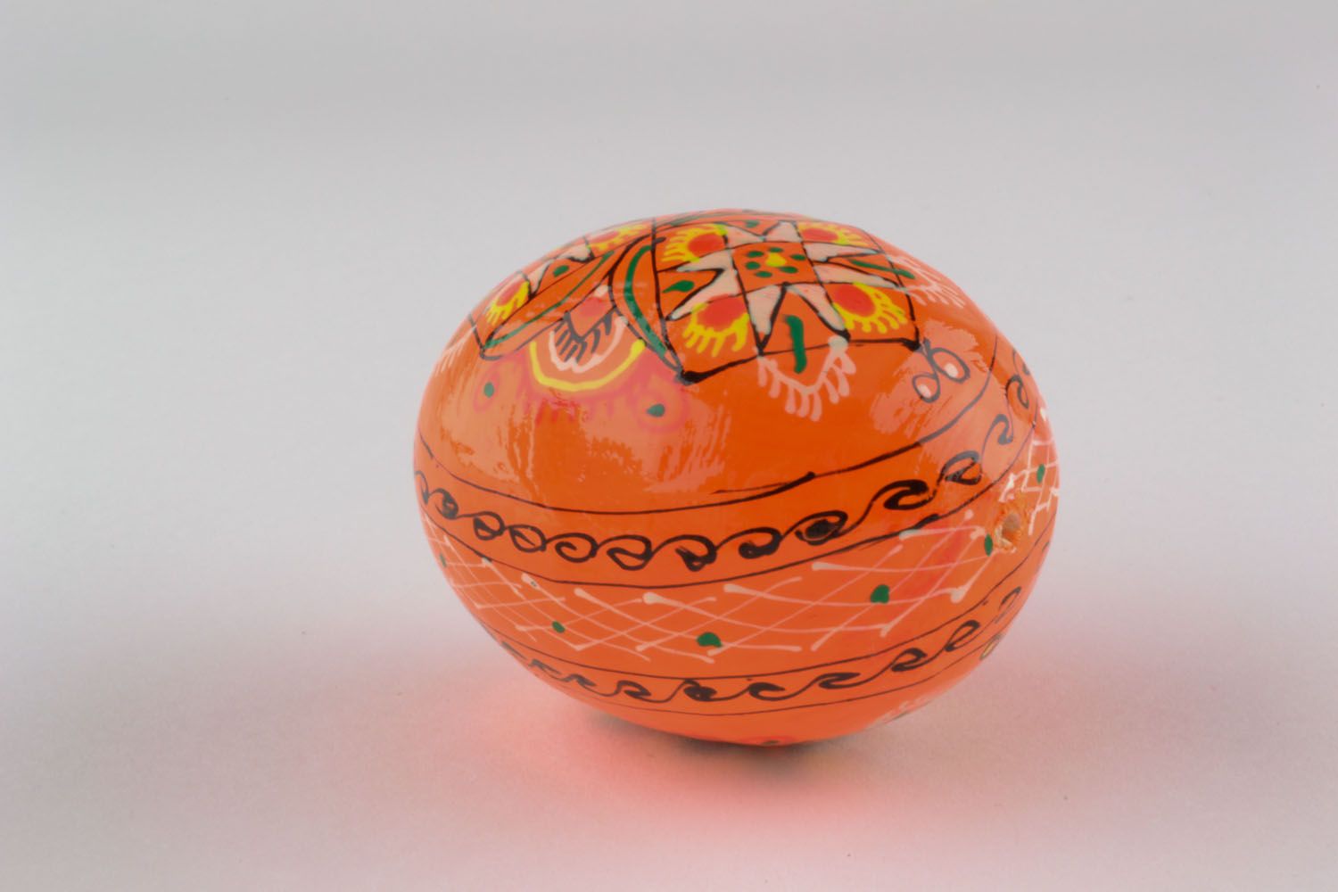 Huevo de Pascua de madera anaranjado foto 3