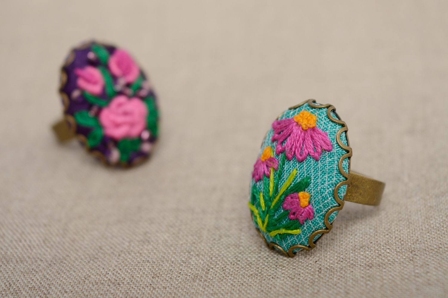 Vintage embroidered ring in rococo style photo 4
