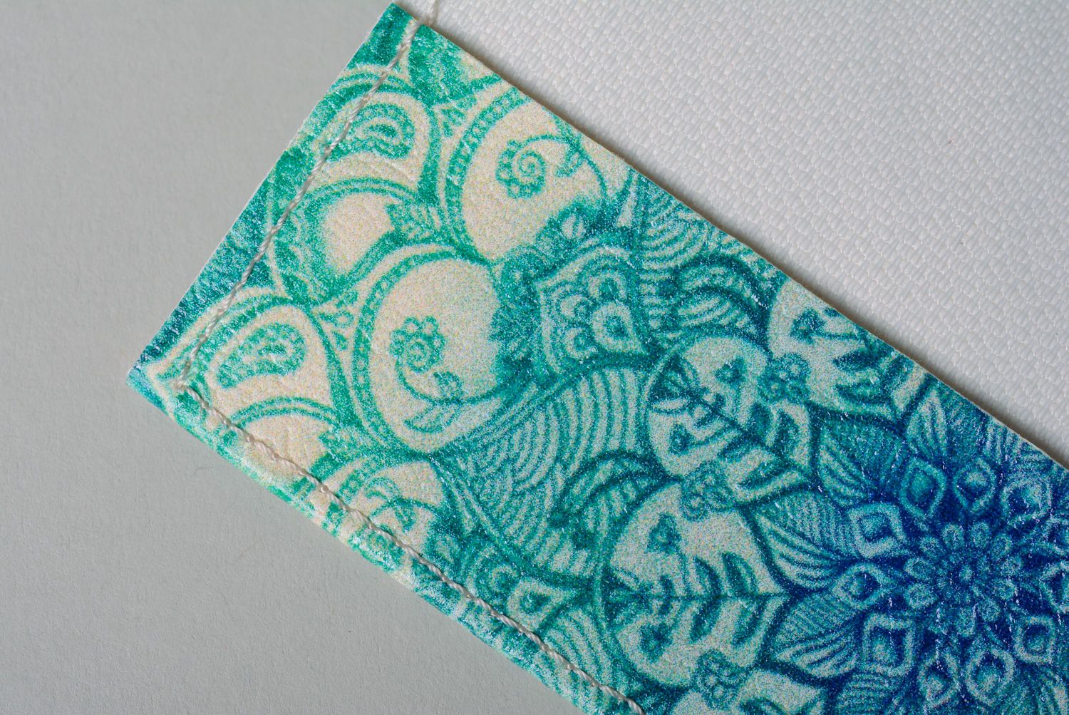 Blaue standardmäßige handgemachte Passhülle aus Kunstleder mit Muster für Frauen foto 4