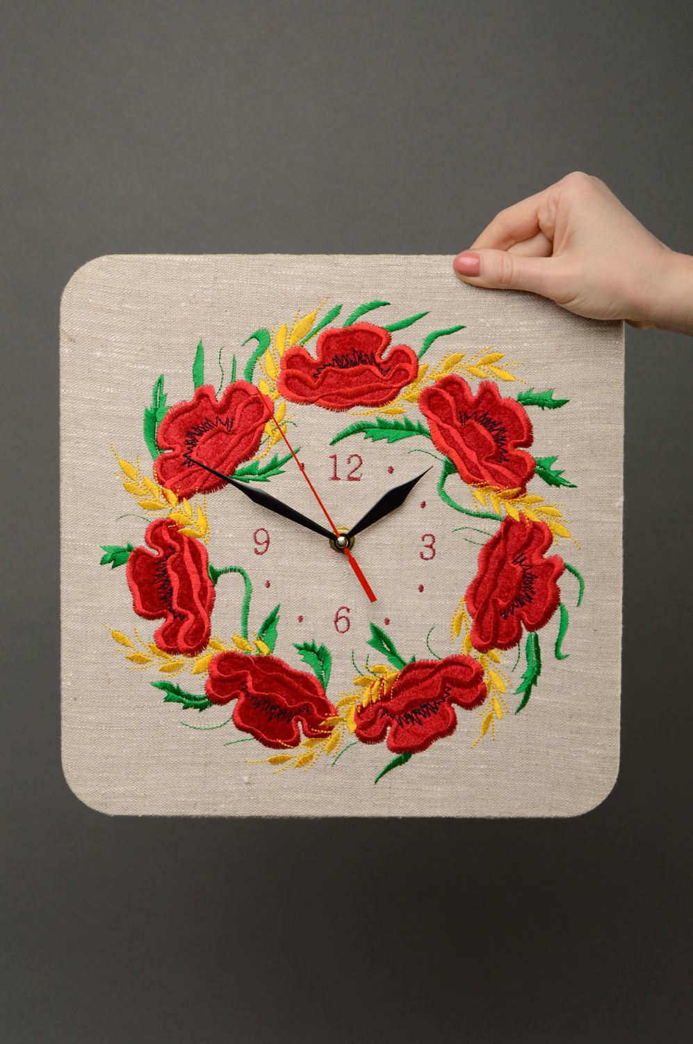 Reloj decorativo artesanal con bordado foto 4