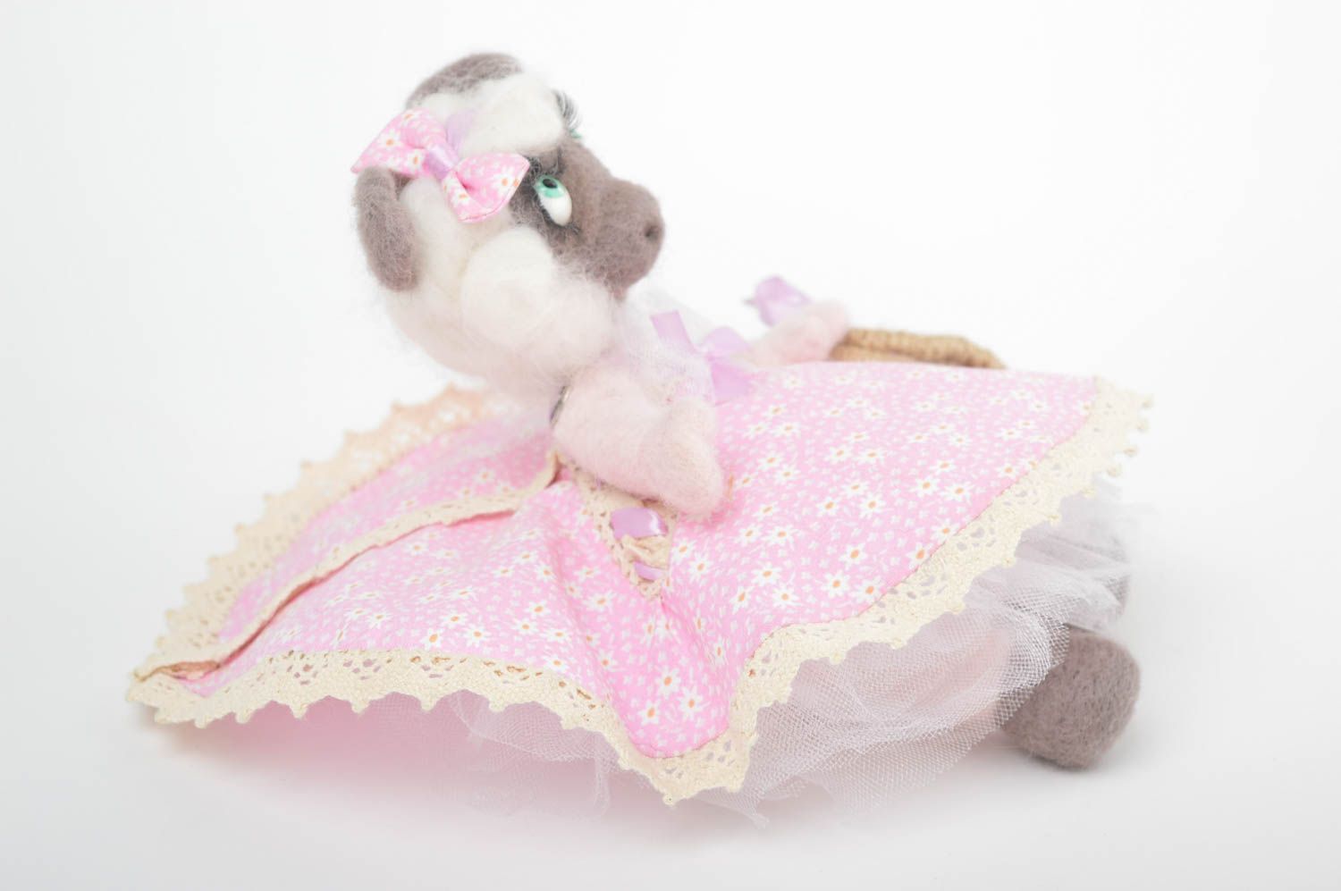 Игрушка из шерсти ручной работы валяная игрушка овечка принцесса мягкая игрушка фото 3