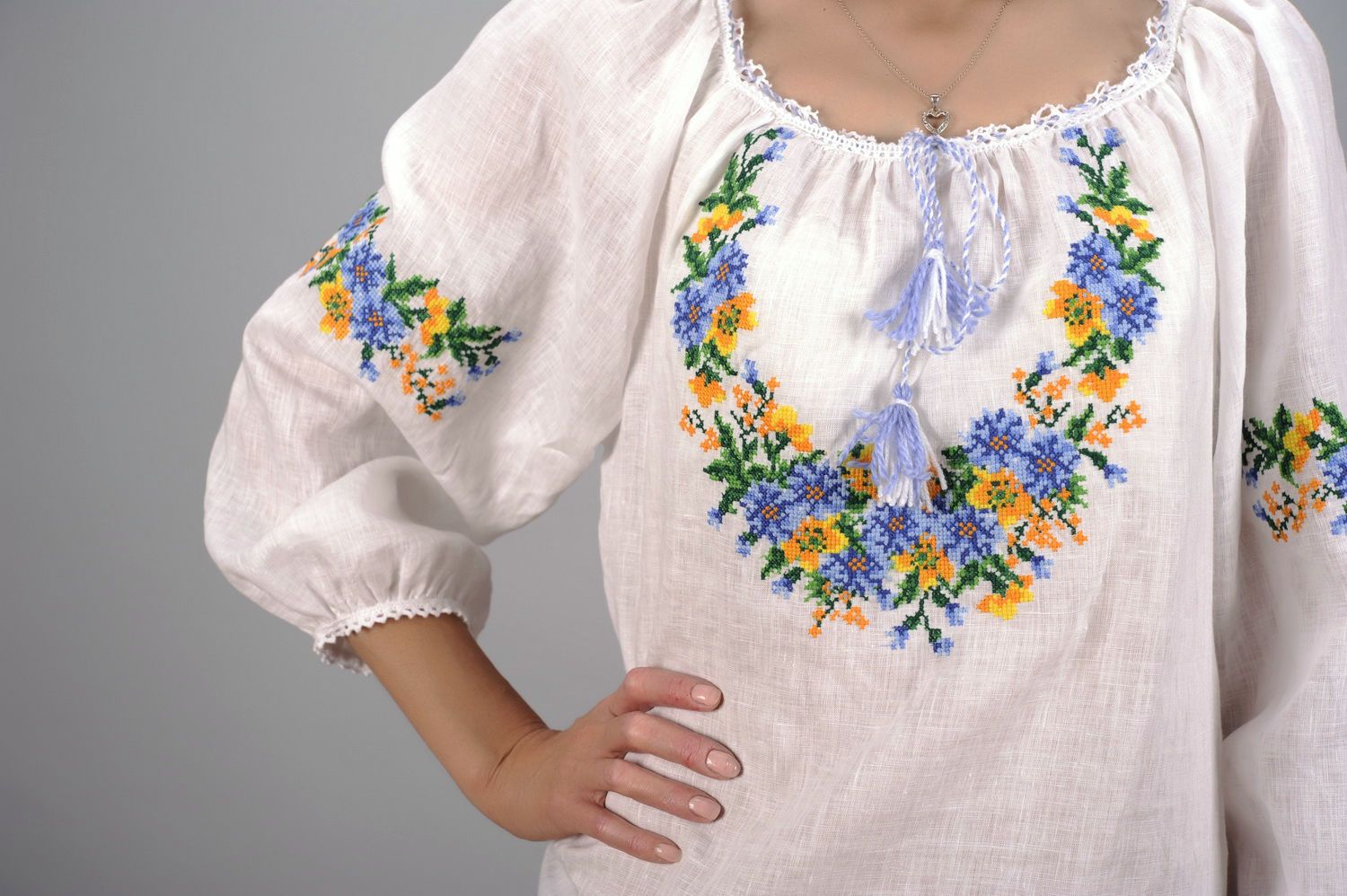 Women's linen tunic with embroidery photo 4