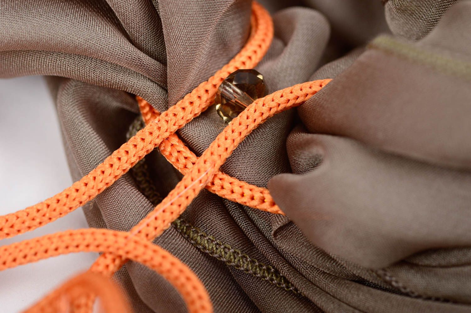 Écharpe tissu Foulard femme fait main gris en mousseline de soie Cadeau femme photo 4
