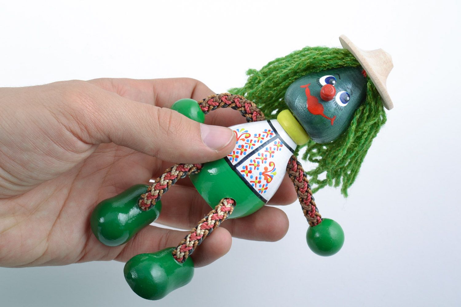 Petit jouet artisanal en bois de hêtre peint vert original écolo fait main photo 2