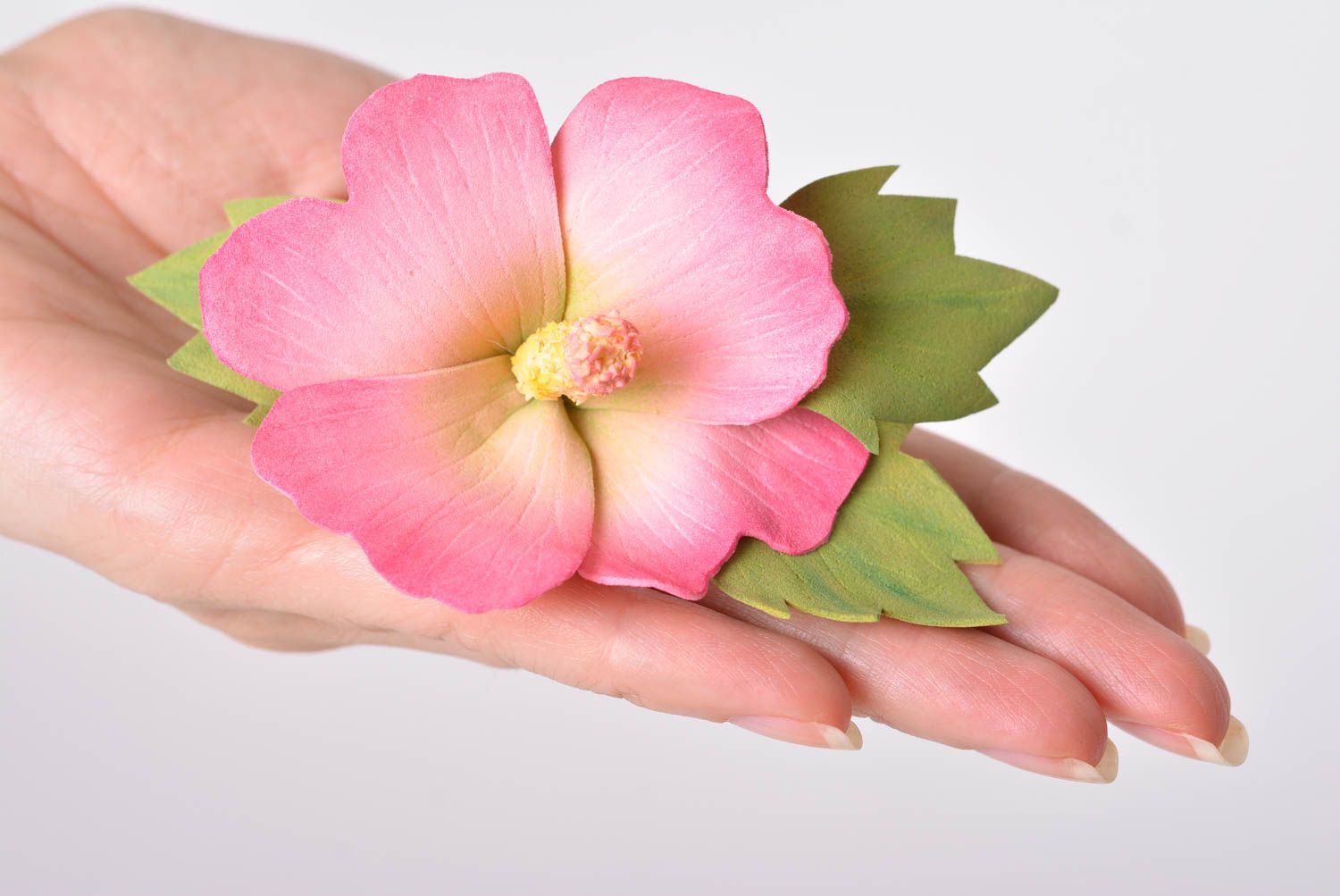 Заколка ручной работы цветок из фоамирана розовое нежное украшение для волос фото 3