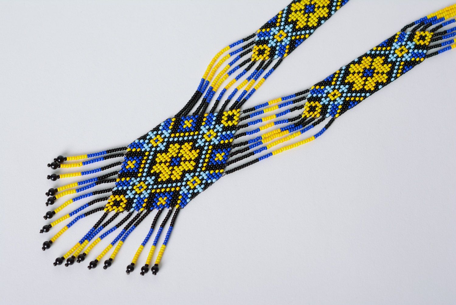 Ethno Collier Gerdan aus Glasperlen geflochten künstlerisch handmade blau gelb foto 5
