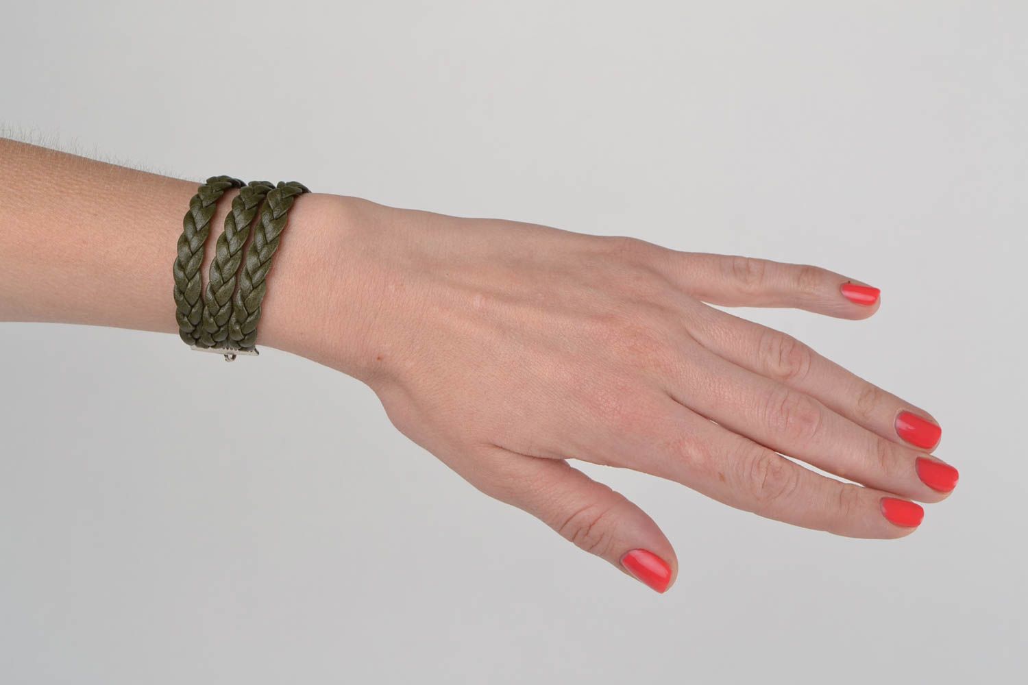 Bracelet fait main tressé en similicuir large de créateur marron pour femme photo 2