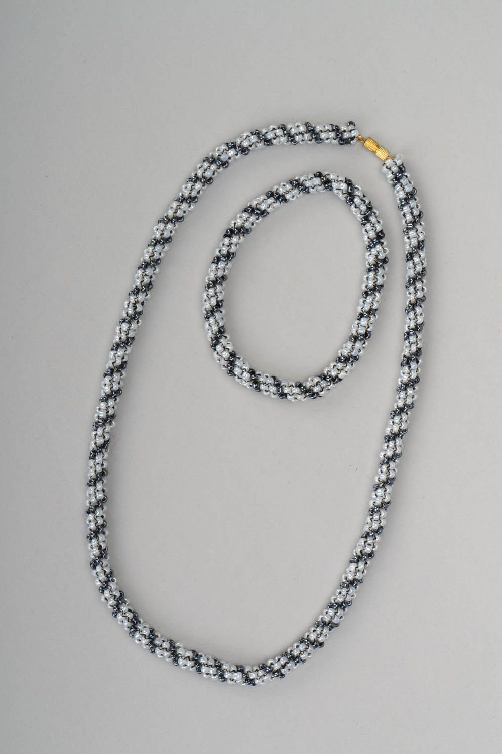 Set de bijoux de perles de rocaille grises et noires photo 3