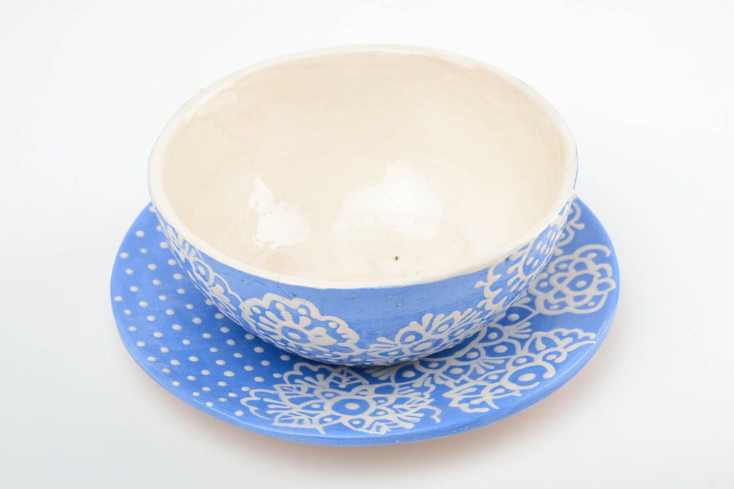 Тарелка для супа с блюдцем голубая с белыми узорами 500 мл глиняная хэнд мейд фото 2