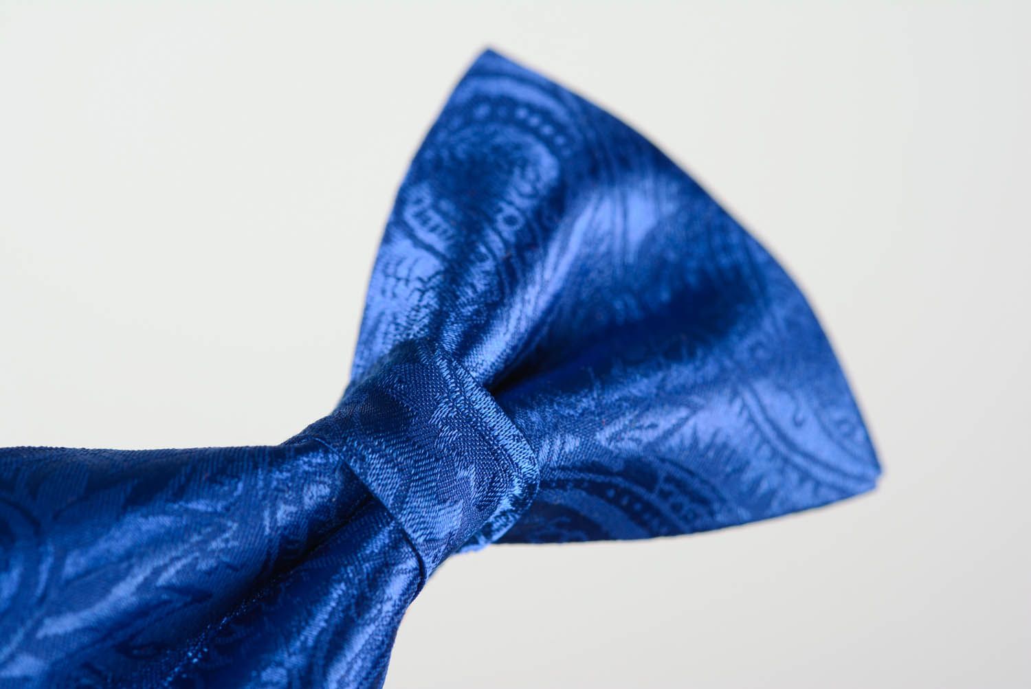 Gravata borboleta feita de tecido de cetim Manchas azuis foto 4