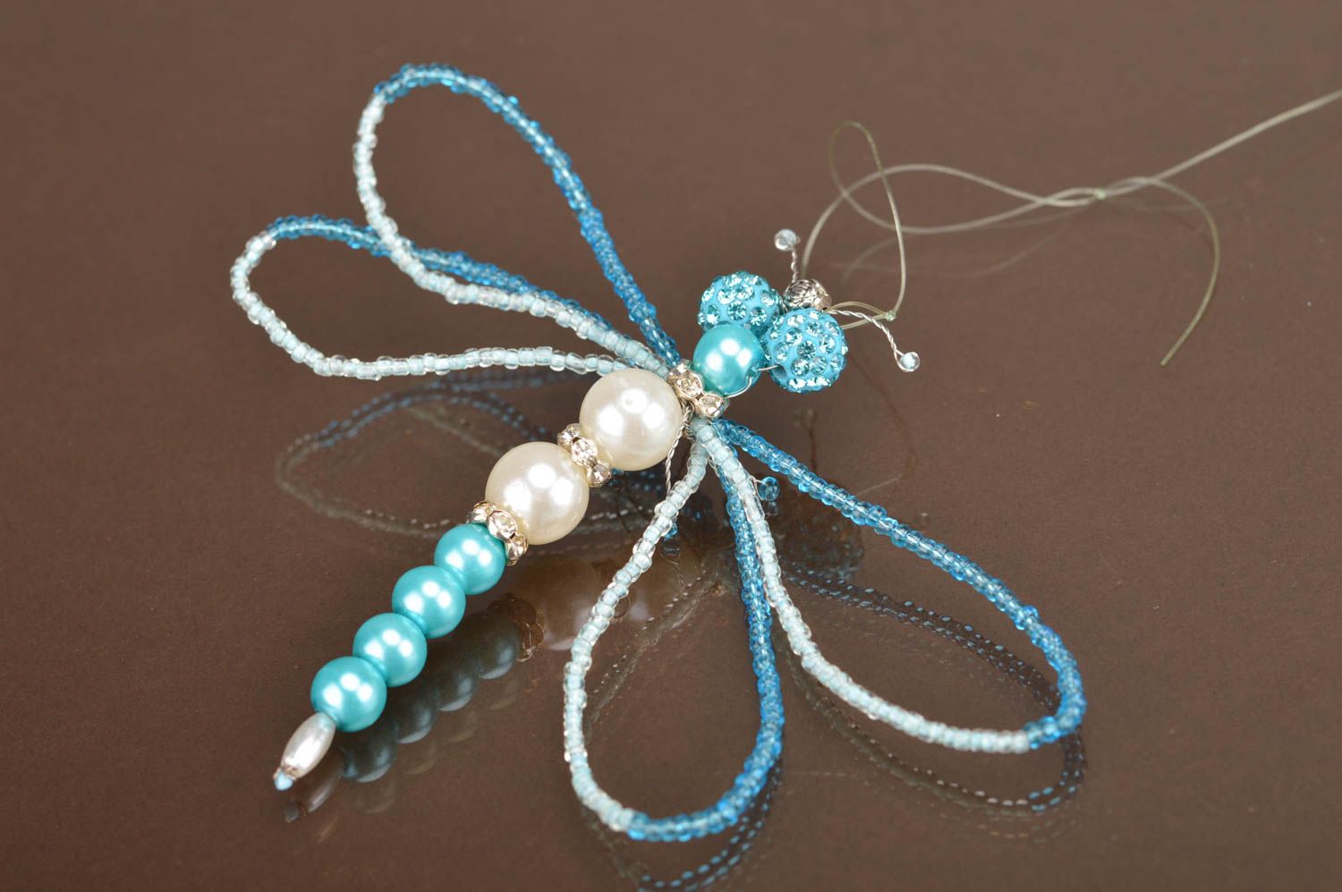 Elemento decorativo de abalorios para decoración de casa libélula azul artesanal foto 2
