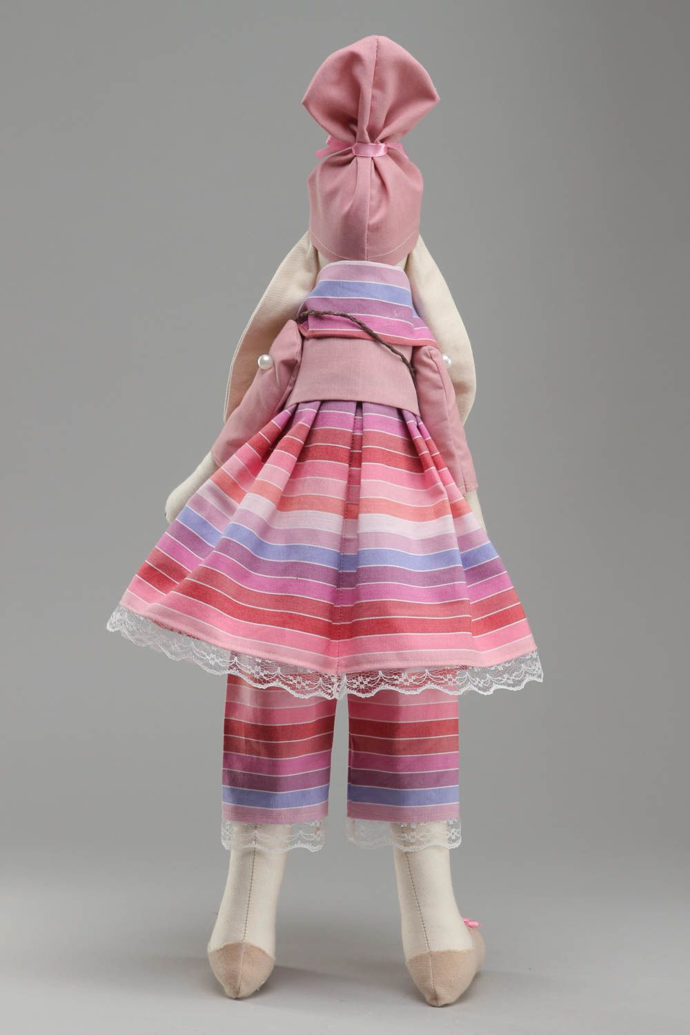 Мягкая игрушка из ткани Зайчиха-модница фото 3