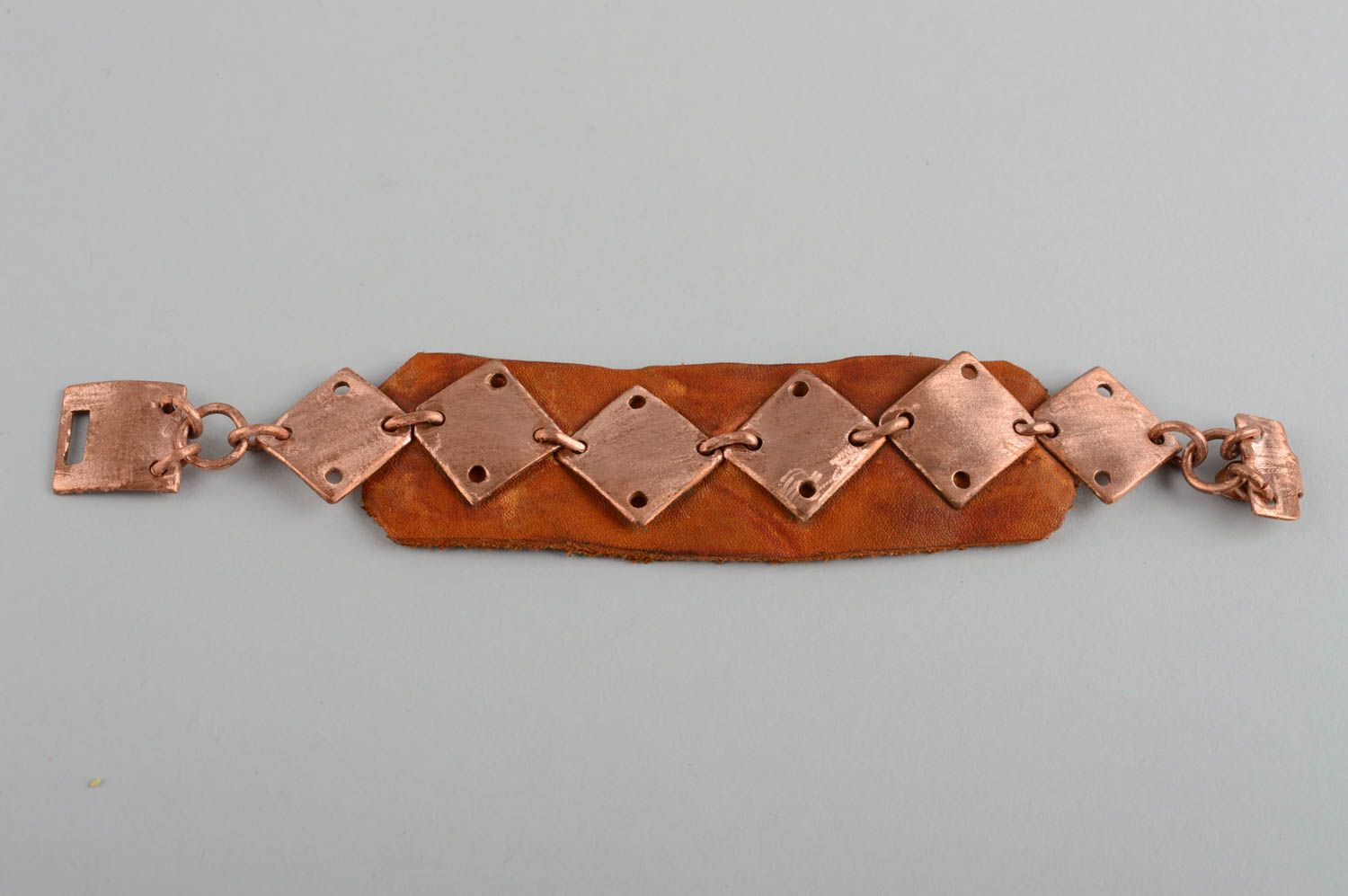 Bracciale in pelle fatto a mano accessorio originale braccialetto di moda
 foto 3