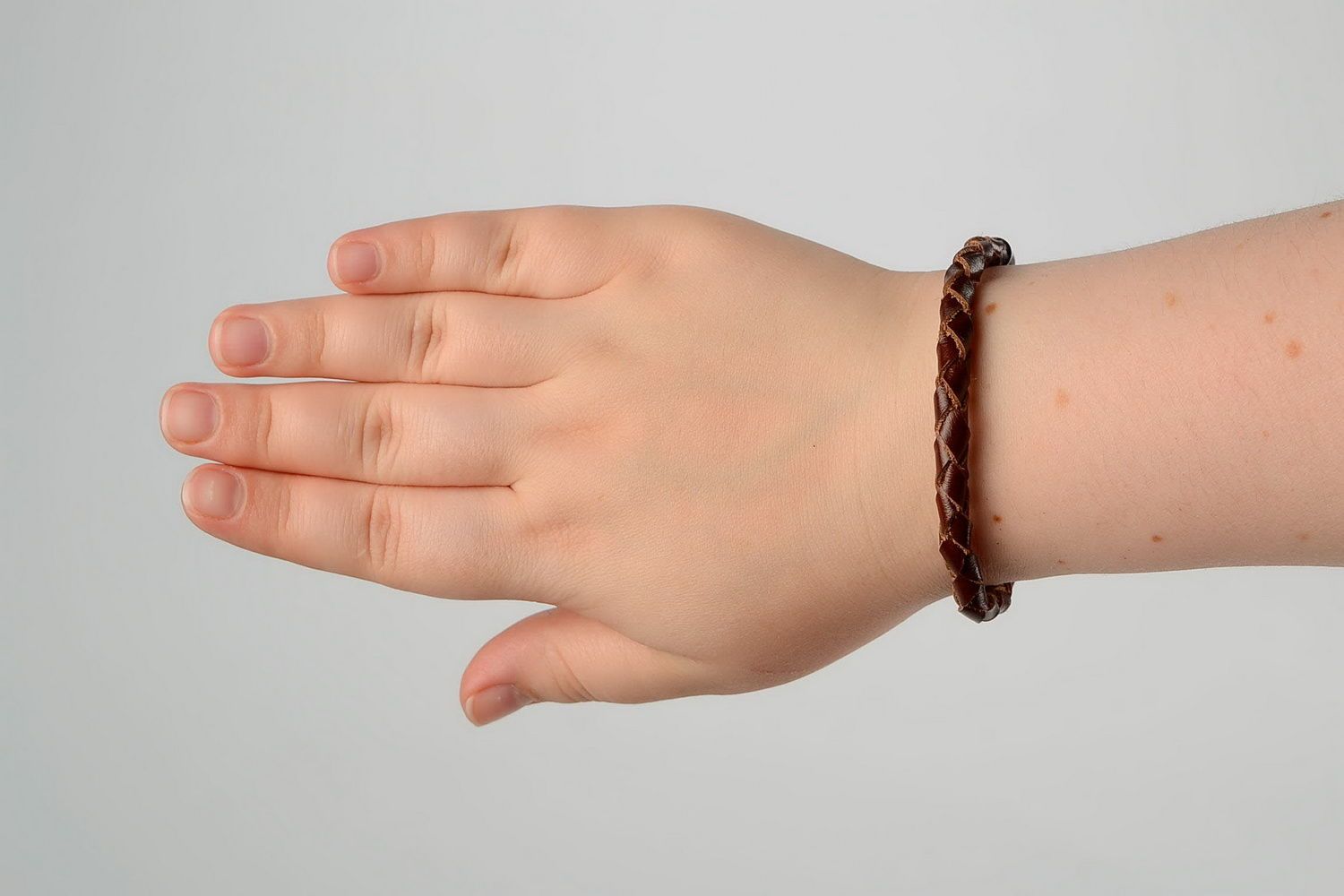 Round braided bracelet of brown color photo 5