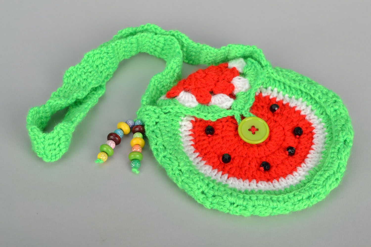 Borsa anguria a maglia fatta a mano accessorio vivace e originale da bambine
 foto 2