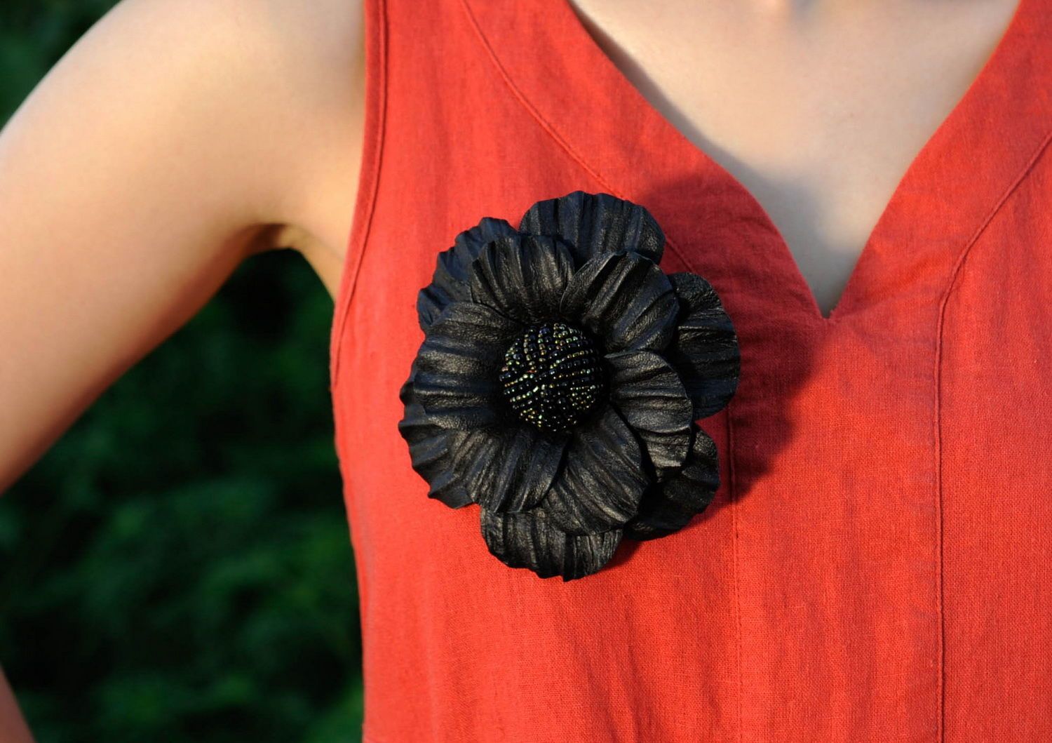 Flower brooch made ​​of leather and beads. photo 4