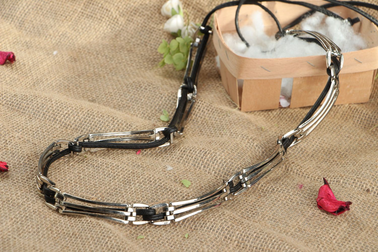 Cinturón de metal en cordón de cuero foto 5