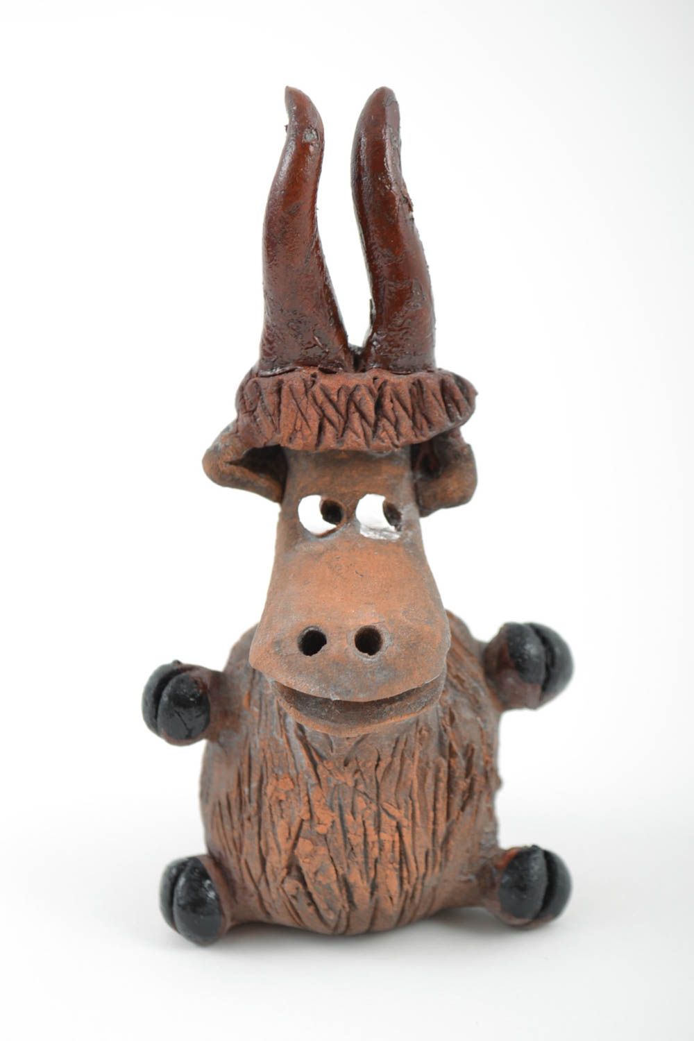Смешная миниатюрная статуэтка в виде козла расписная ручной работы из глины фото 3