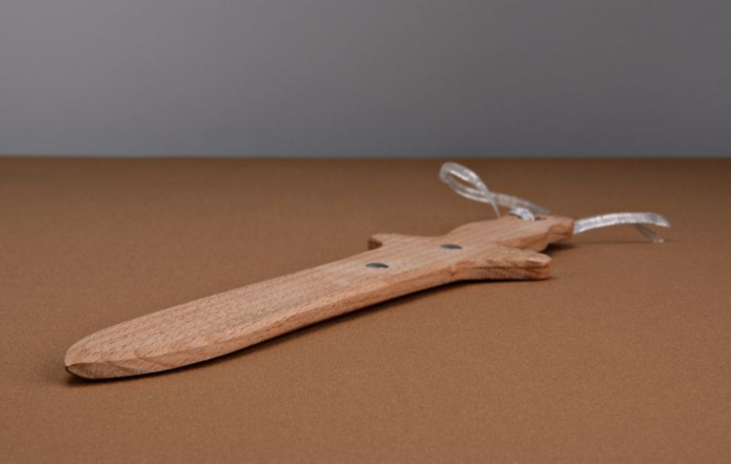 Espada de madeira de brinquedo foto 4