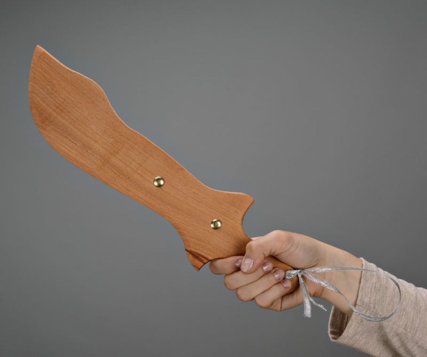 Epée-jouet en bois  photo 2