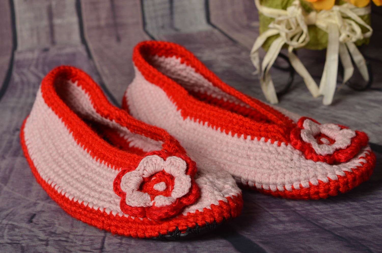 Pantoufles tricot faites main Pantoufles enfant avec fleur Chaussons d'intérieur photo 1