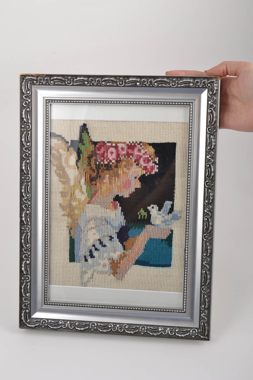 Картина в технике макраме в красивой раме ручной работы Ангел с голубем фото 5