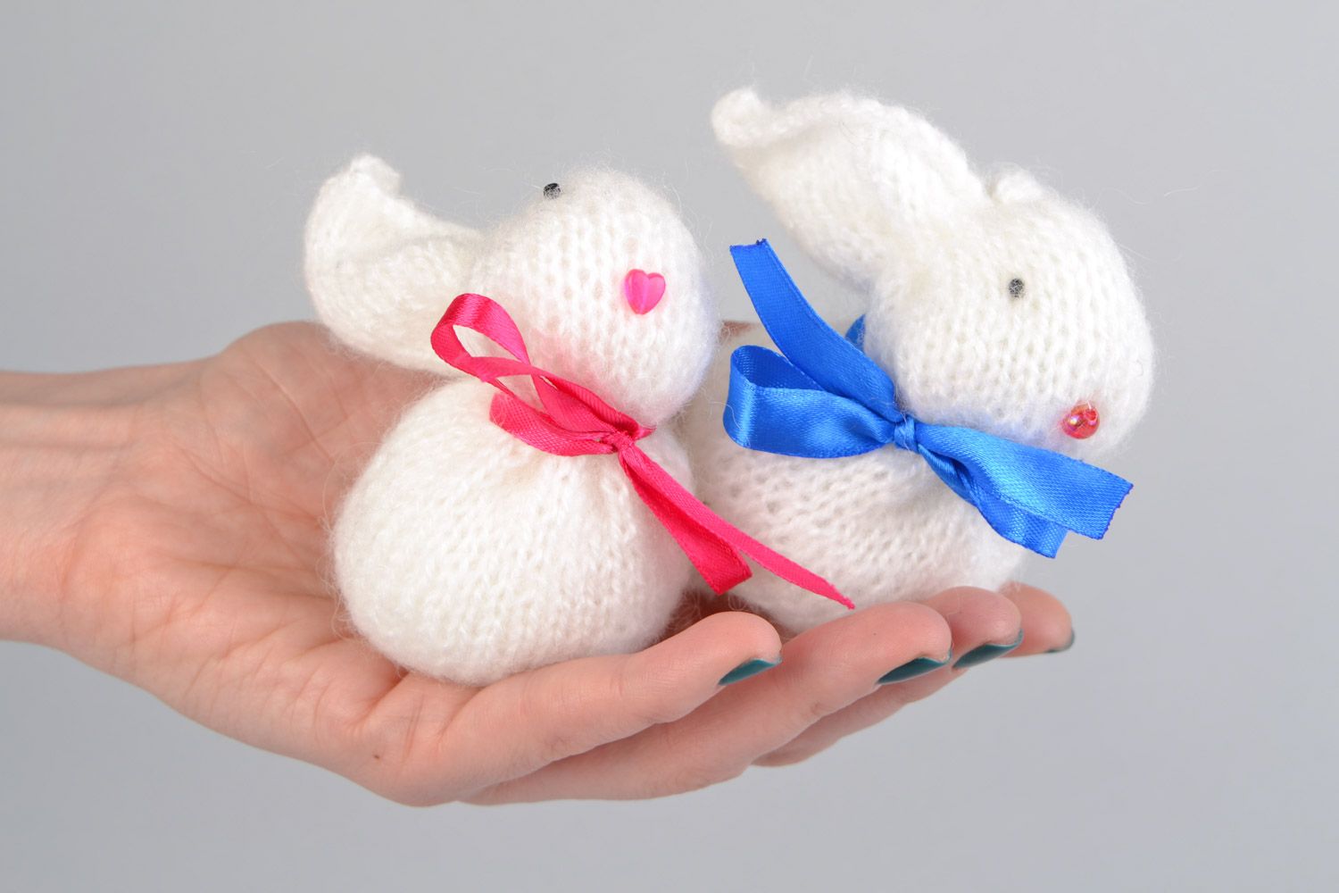 Set of 5 handmade toy rabbits knitted of angora wool of white color with ribbons photo 2