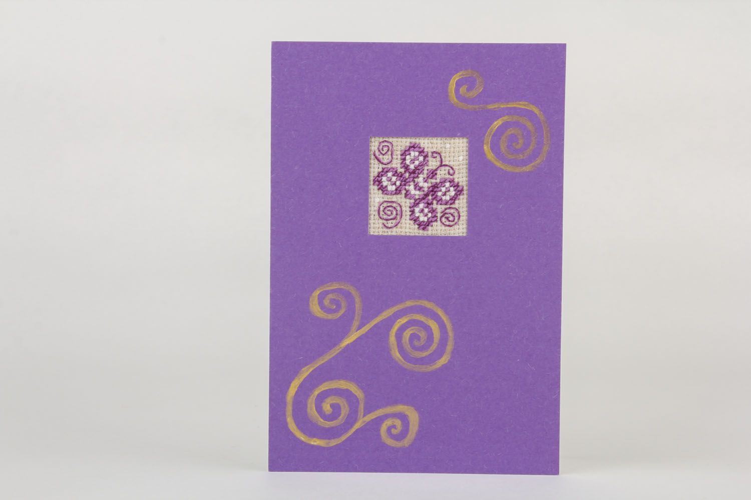 Фиолетовая открытка с вышивкой фото 2