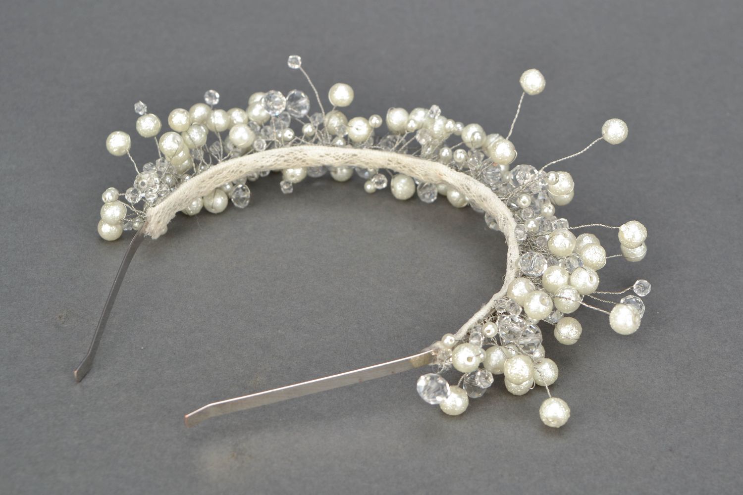 Beautiful headband with white and transparent beads photo 4