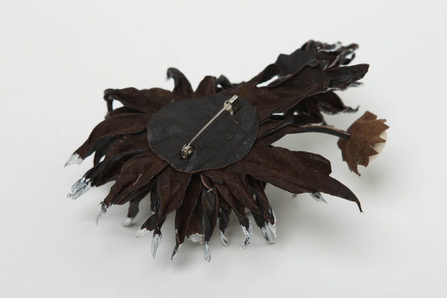 Broche en cuir fleur noire Bijou fait main Accessoire femme design original photo 4