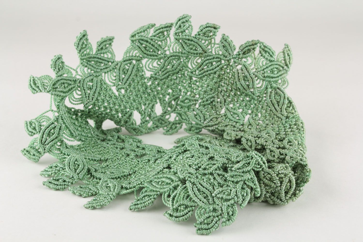 Green lace collar photo 4