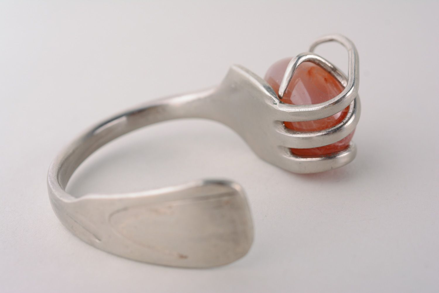 Bracelet en métal fait main design original avec pierre naturelle orange photo 4