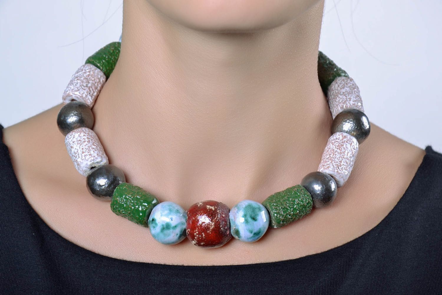 Ceramic bead necklace in ethnic style photo 2