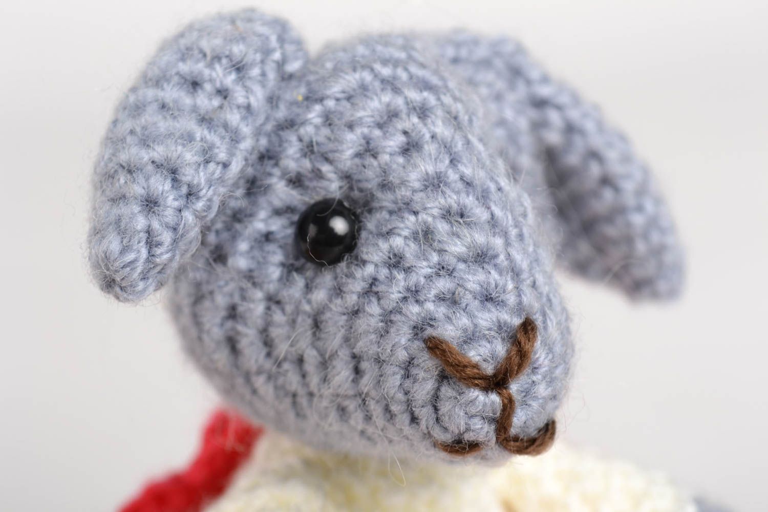 Jouet lapin gris tricoté Peluche faite main en mi-laine Cadeau pour fille photo 2