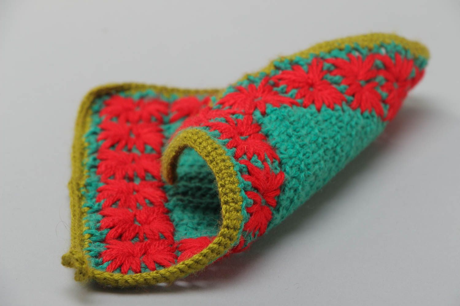 Napperon carré multicolore tricoté en fils acryliques au crochet fait main photo 4