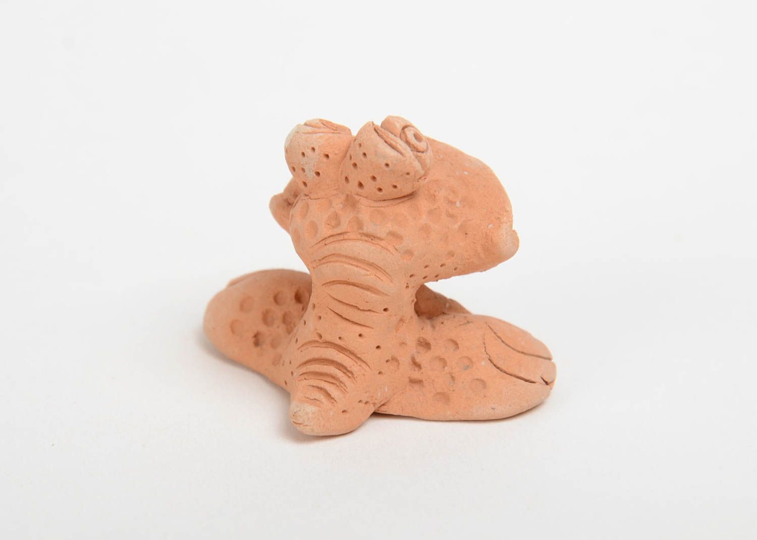 Оригинальная глиняная статуэтка лягушки ручной работы миниатюрная декоративная фото 3