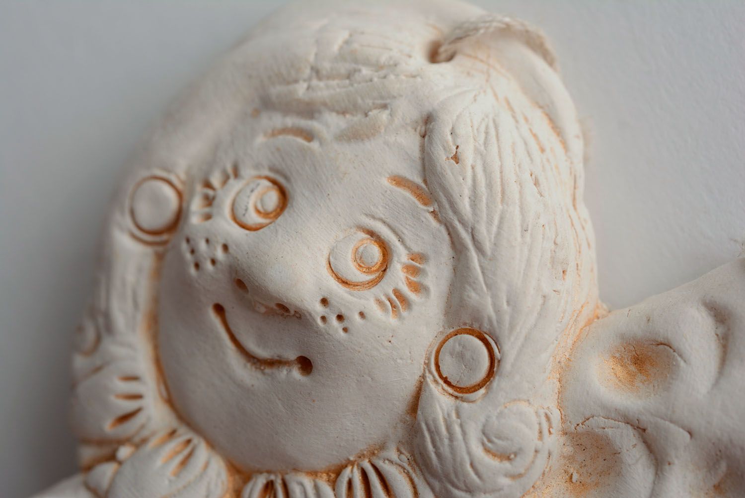 Clay wall pendant Angel with Gifts photo 2