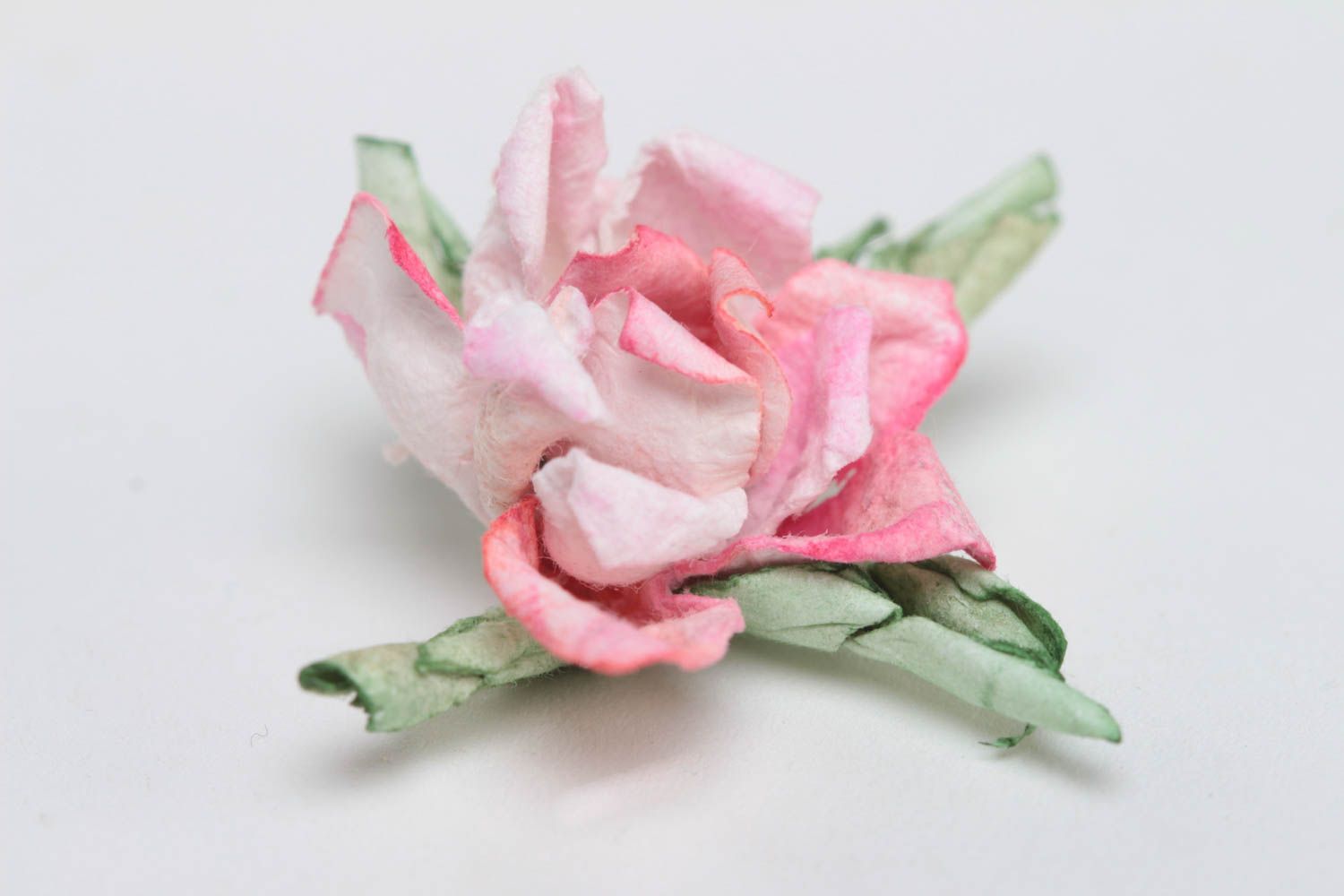 Flor de papel decorativa rosa para adornar tarjetas y libretas pintada original foto 3