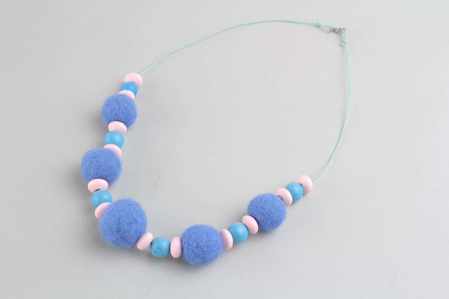 Wool beaded necklace photo 4