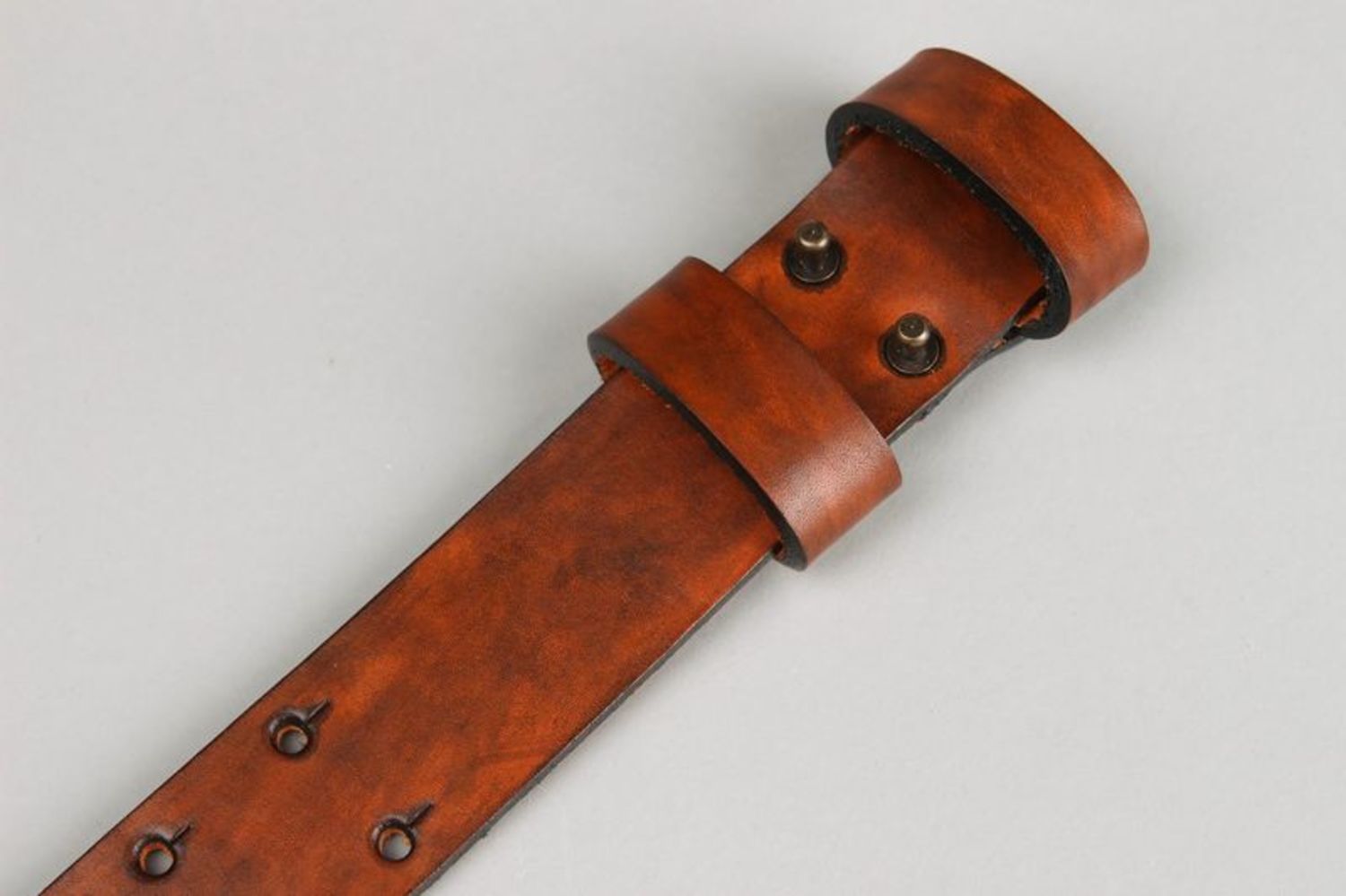 Cinturón de diseñador hecho de cuero de vaca foto 3