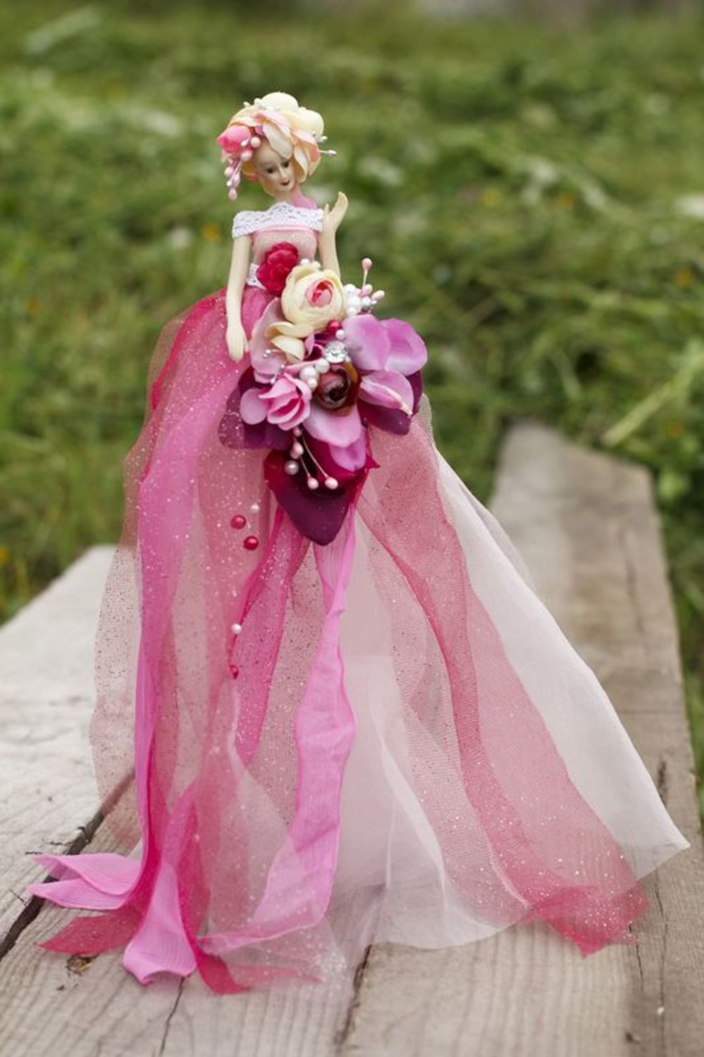 Muñeca de boda con vestido rosa foto 4