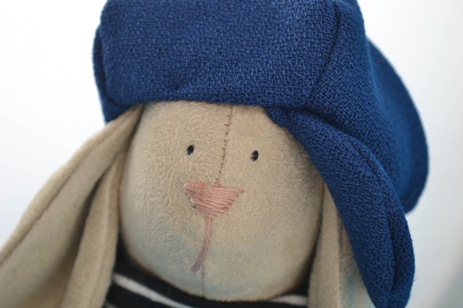 Jouet enfant fait main Peluche lapin en casquette Cadeau original petit photo 2