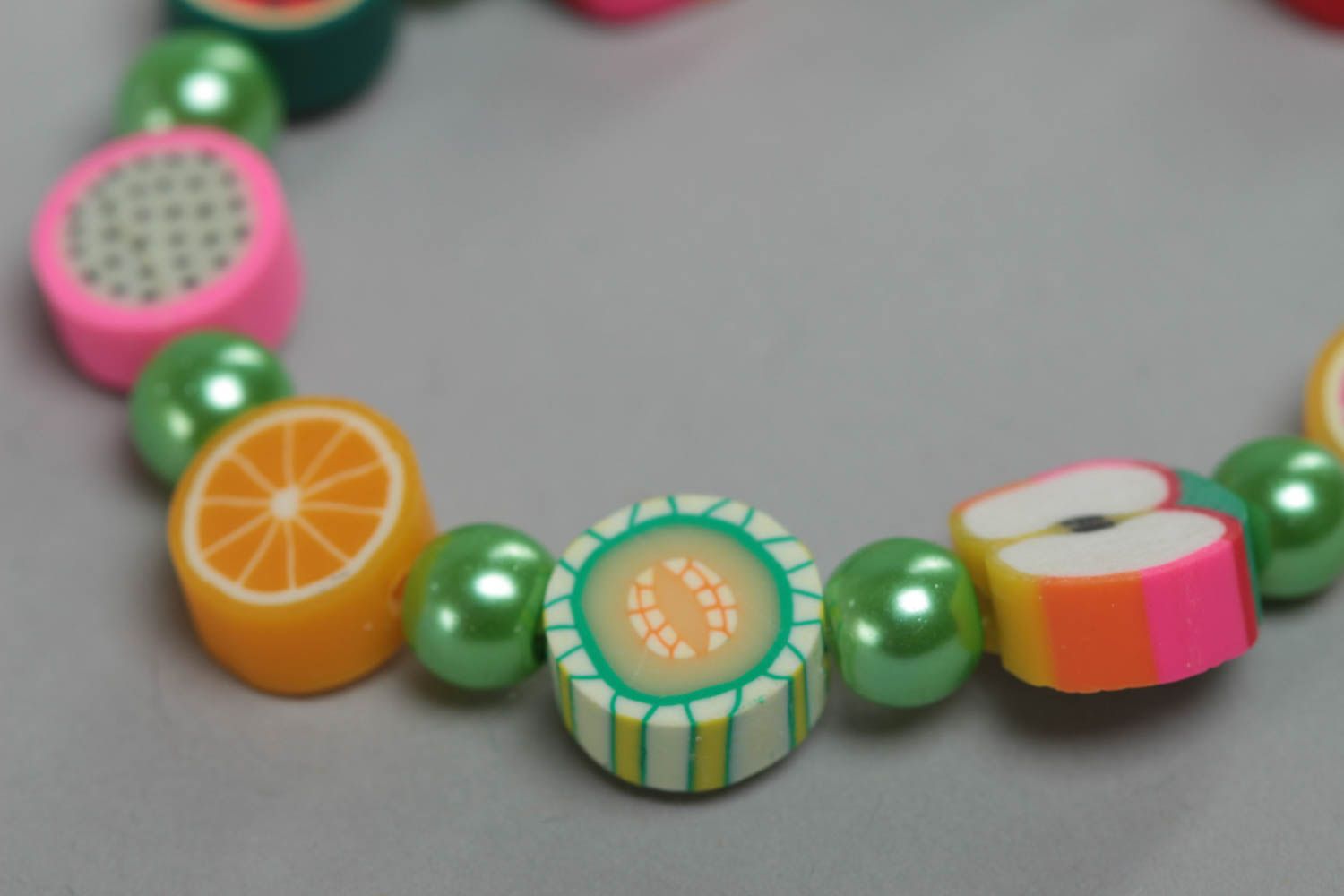 Bracelet pour fillette original multicolore fait main perles en pâte polymère photo 4