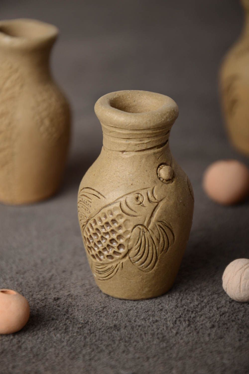Декоративный кувшин ручной работы из глины с рисунком миниатюрный красивый фото 1